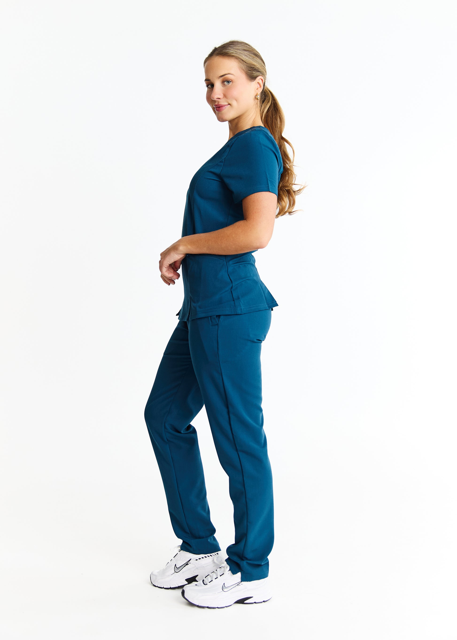 Luna - Slim Fit Scrub Top