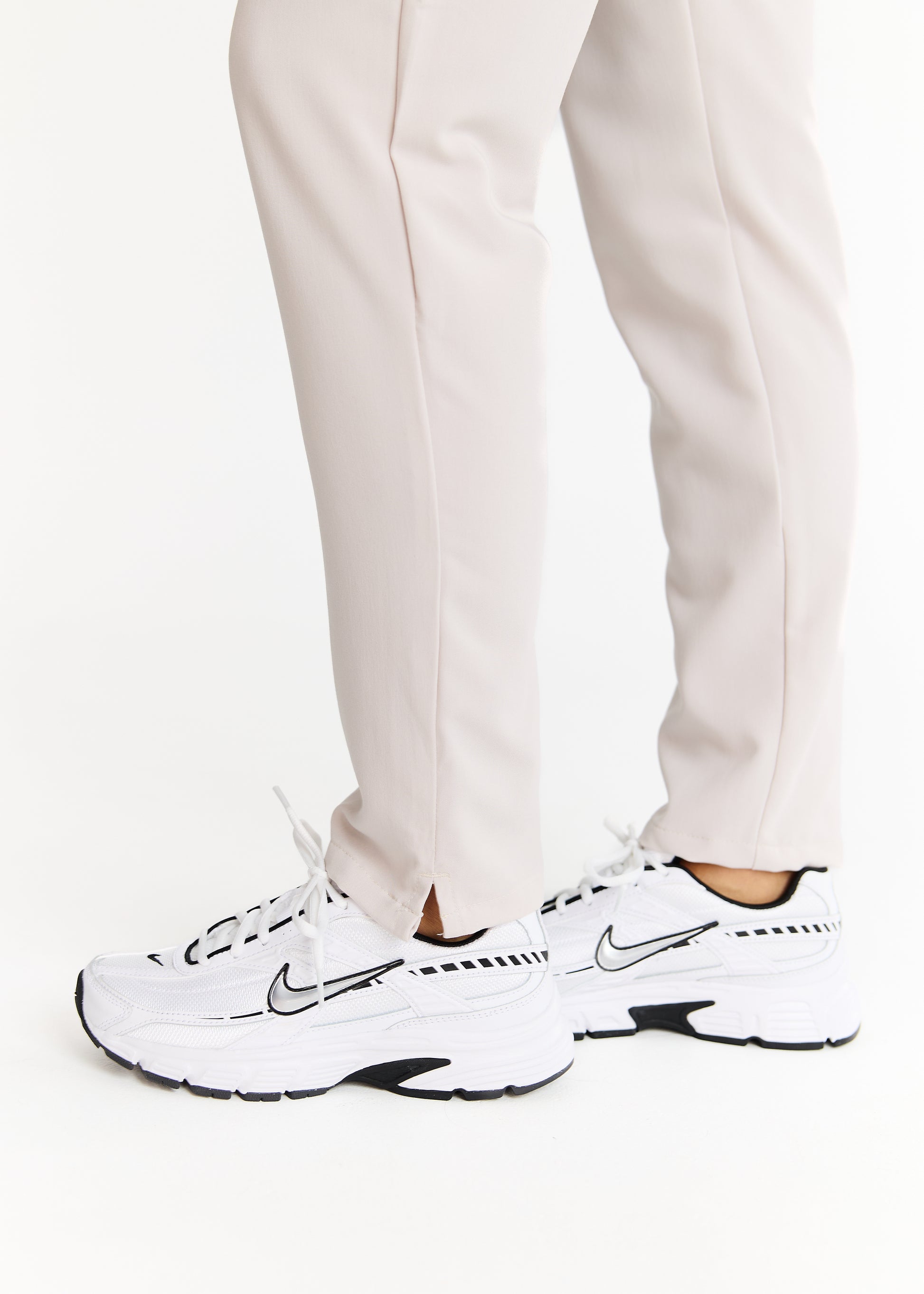 Venus - Slim Straight Leg Pant